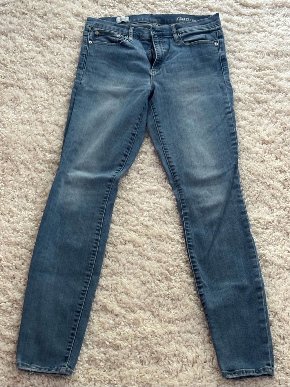 GAP Women's Size 12 Long Skinny Jeans in Faded Blue Wash